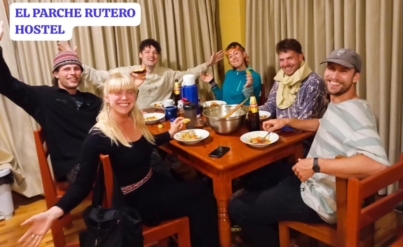 El Parche Rutero Hostel ピサック エクステリア 写真